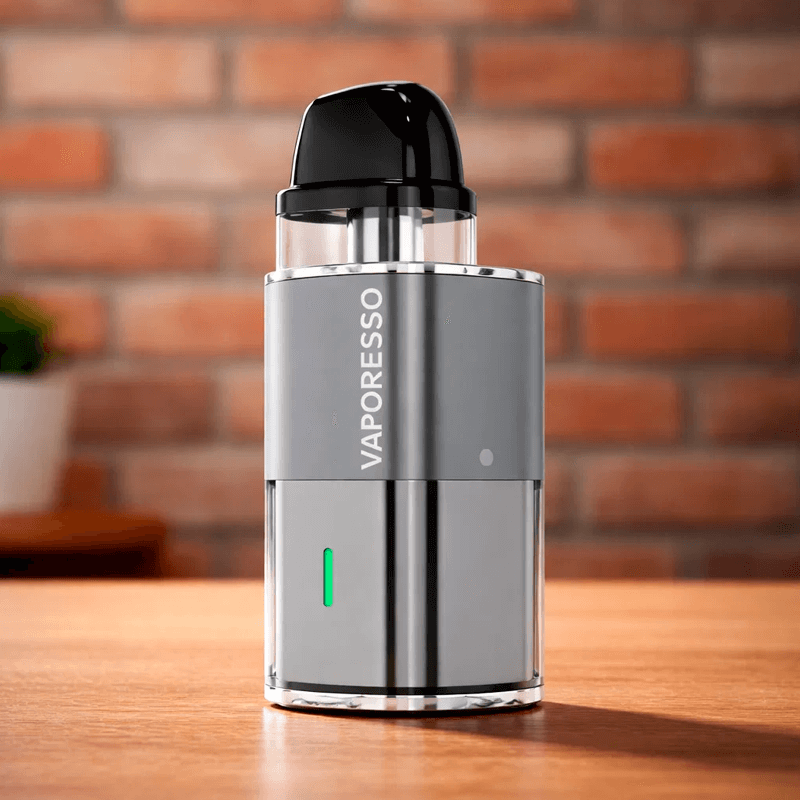 XROS CUBE стоит на столе