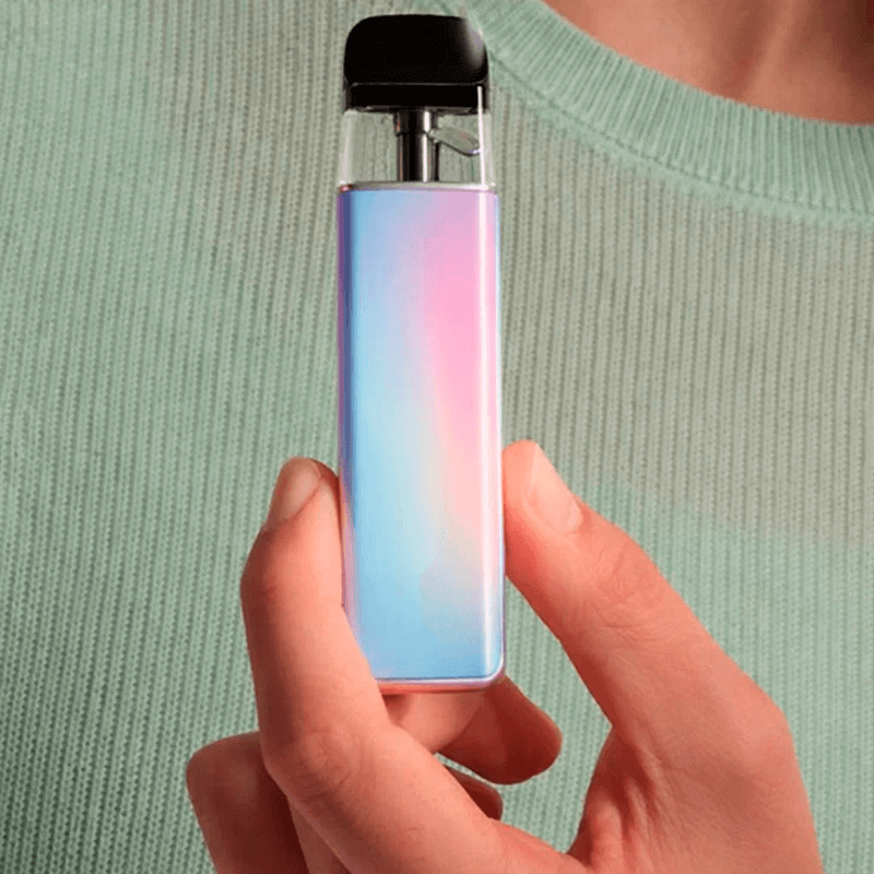 Vaporesso Xros 5 Mini в руке