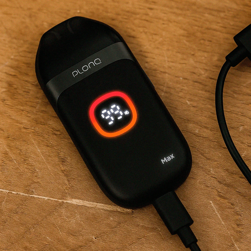 Plonq Meta Lite на зарядке